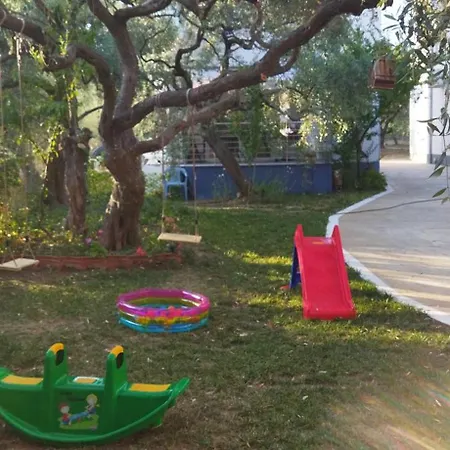 בית נופש Koula 2-dimos פוטוס